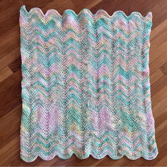 Hand Crocheted Baby Blanket & Four Matching Hangers Set - New - Picture 8 of 10